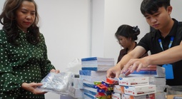 VIDEO: Trường ĐH Hoa Sen chung tay cùng chương trình "Triệu tập vở cho học sinh vùng bị thiên tai"