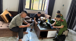 Công an triệu tập người cha xích con trong căn phòng bẩn thỉu