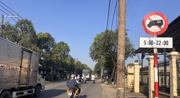 Hình ảnh bất ngờ trên tuyến đường xuyên tâm Biên Hòa ngày đầu cấm xe tải từ 5 tấn trở lên