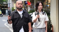 "Mợ ngố" Song Ji-hyo du hí TP HCM, sốc khi ăn trứng vịt lộn