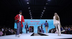 Á hậu Quỳnh Anh sánh đôi cùng Khoai Vũ