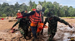 Số người thiệt mạng và mất tích do lũ lụt tăng sốc, Indonesia triển khai tàu chiến