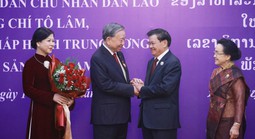 Trao Huân chương Vàng Quốc gia của nước CHDCND Lào tặng Tổng Bí thư Tô Lâm