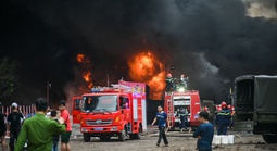 Cháy lớn tại Đà Nẵng, cột khói cuồn cuộn sau Bệnh viện Hòa Vang