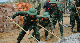 Thần tốc dựng lại mái ấm