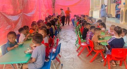 Dự án “Nuôi em - Nghệ An”: Dừng nấu ăn cho các em vì không có kinh phí