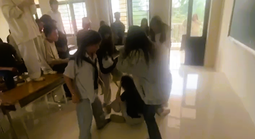 Nữ sinh lớp 10 ở Thanh Hóa nhập viện sau khi bị "đánh hội đồng" giữa lớp học