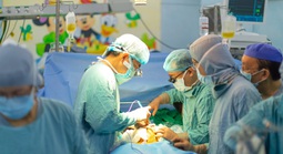 Hơn hai thập kỷ ghép tạng nhi, hàng chục trẻ em được cứu sống