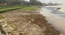 Sân khấu nổi sông Hương cỏ chết, bùn lấp, ai bỏ tiền khắc phục?