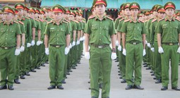 Hình ảnh Công an Đà Nẵng, Khánh Hoà ra quân trấn áp tội phạm trong sáng 12-12