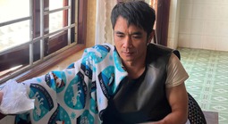 Một đại uý công an bị đâm trọng thương