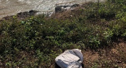 Thầy cô, bạn bè thương tiếc khi tìm thấy thi thể nữ sinh mất tích nhiều ngày