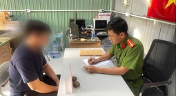 TPHCM: Bắt quả tang, xử phạt 2 người bỏ rác sai quy định