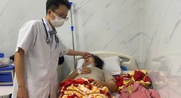 Vụ ngộ độc sau khi ăn bánh mì: Số người nhập viện tiếp tục tăng, 1 cụ ông diễn tiến nặng