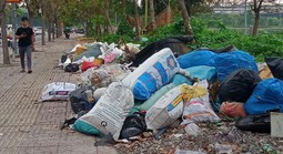 Vỉa hè thành nơi đổ rác