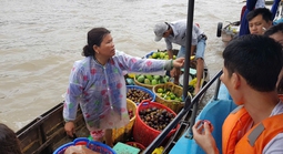 Khắc họa sinh động văn hóa chợ nổi