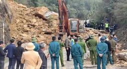 Vụ sạt lở vùi lấp nhiều người trên quốc lộ: Xác định 5 người thương vong