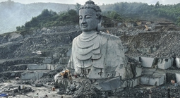 Cận cảnh thi công tượng Phật khổng lồ ở Đà Nẵng, gần 10 năm chưa hoàn thành