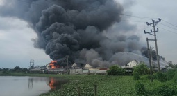 Cháy lớn thiêu rụi nhà xưởng công ty giày da