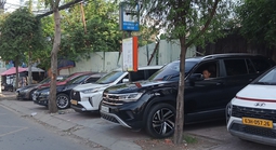 Trạm chờ xe buýt bị chiếm dụng