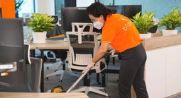 Cuối năm, công nhân tất bật làm thêm