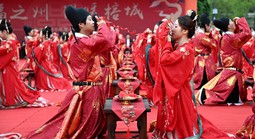 Trung Quốc nỗ lực khuyến khích kết hôn