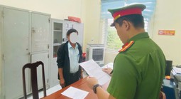 Bé trai 12 tuổi bị người đàn ông ném đá vỡ trán, gây thương tích 36%