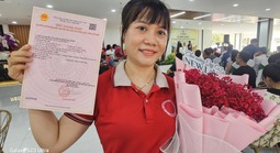 Một dự án nhà ở xã hội ở TPHCM trao sổ hồng cho cư dân chỉ sau 3 tháng bàn giao nhà