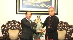 Trưởng Ban Tuyên giáo và Dân vận Trung ương thăm, chúc mừng Giáng sinh tại TPHCM