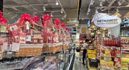 Mua sắm Tết nóng lên từng ngày