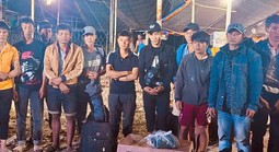 Mật phục ban đêm, Biên phòng Tây Ninh bắt giữ 13 người vượt biên từ Campuchia về Việt Nam