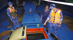 "Bí mật" bên trong tàu cá bị cảnh sát biển bắt giữ