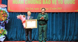 Bí thư Tỉnh ủy Gia Lai nhận Huân chương Bảo vệ Tổ quốc hạng Ba