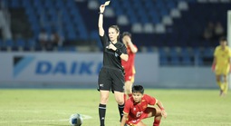 CĐV Đông Nam Á lo lắng trọng tài lại "xử ép" U22 Việt Nam