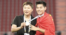 HLV Kim Sang-sik và những chia sẻ cảm xúc sau HCV SEA Games 33 - 2025