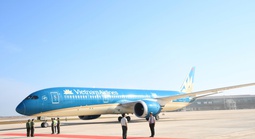 Hình ảnh chuyến bay đầu tiên hạ cánh xuống sân bay Long Thành