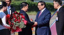 Thủ tướng Phạm Minh Chính tới thủ đô Vientiane, bắt đầu chuyến công tác tại Lào