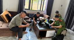 Giám định thương tật 2 bé gái bị cha xích, nhốt trong căn phòng bẩn thỉu