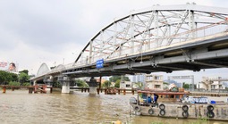 Cầu Tân Thuận 1 cấm xe lớn từ 6-12, lộ trình thay thế ra sao?