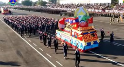 Diễu binh, diễu hành trọng thể kỷ niệm 50 năm Quốc khánh Lào