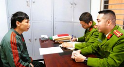 Một thanh niên từ Thái Lan về nước tới công an đầu thú