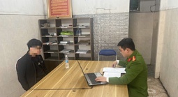 Đòi chia tay nhưng bị từ chối, nam thanh niên tạt dung dịch tẩy bồn cầu vào người tình