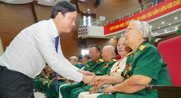 Tướng lĩnh, cán bộ quân đội nghỉ hưu, điểm tựa thầm lặng của TPHCM