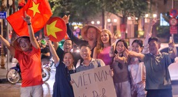 Khoảnh khắc khó quên người dân TPHCM mừng U22 Việt Nam vô địch SEA Games 33