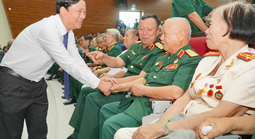 Quân đội luôn gắn bó máu thịt với nhân dân