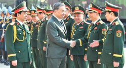 QUÂN ĐỘI NHÂN DÂN VỮNG BƯỚC DƯỚI CỜ ĐẢNG QUANG VINH