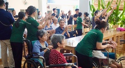 "Chậm một nhịp" đón giáng sinh ấm áp tại Viện dưỡng lão Tâm An