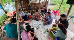 Bắt quả tang 7 “quý bà” và 4 người đàn ông đánh bạc tại căn chòi giữa vườn chanh