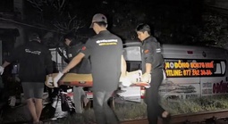 Người đàn ông ngồi trên đường sắt bị tàu hỏa tông chết