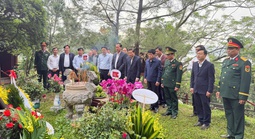 Lãnh đạo tỉnh Quảng Trị dâng hương, viếng mộ Đại tướng Võ Nguyên Giáp